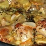 Рецепт картоплі з куркою в сметанному соусі. Готуємо в духовці