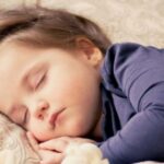 Чому так важливо щоб діти лягали спати до 21:00. Це мають знати усі батьки!