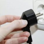 7 приладів, які слід відключати від мережі на ніч, щоб зменшити рахунок за електроенергію: ви заощадите