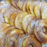 Ароматні ласощі з корицею та горіхами: Яблука в халаті