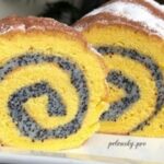 Рулет з маковою начинкою, смачний та легкий у приготуванні.