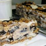 Торт з чорносливом і горіхами без випікання