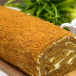 Карамельний медовик, який я готую без розкачування тіста