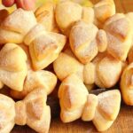 Ульотні бантики, ніжне печиво на йогурті. Смачне печиво до чаю