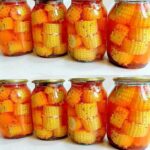 Ось простий і дійсно смачний рецепт заготовки кукурудзи на зиму, який багато хто називає найкращим способом зберегти смак літа в банці!