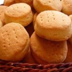 Коржі на сметані за бабусиним рецептом